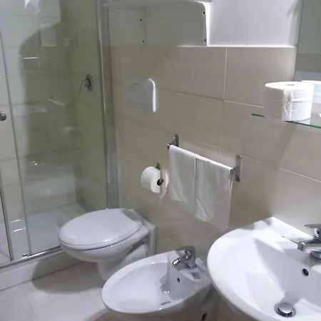 哥斯达酒店 2* 巴里